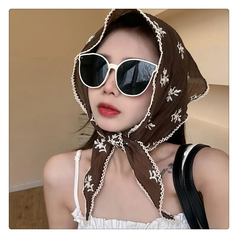 

Elegant Floral Lace Triangle Headscarf Woman Flower Embroidery Bandana Headband Sweet Sunscreen Headwrap Womens Sweet Kerchief