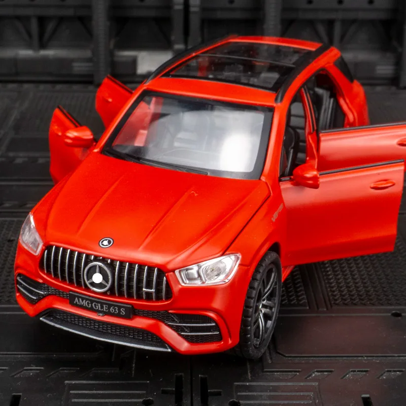 1:32 Mercedes Benz GLE 63S modelo de vehículo todoterreno de aleación, colección de accesorios de coche, puertas y capó de motor, maletero se puede abrir
