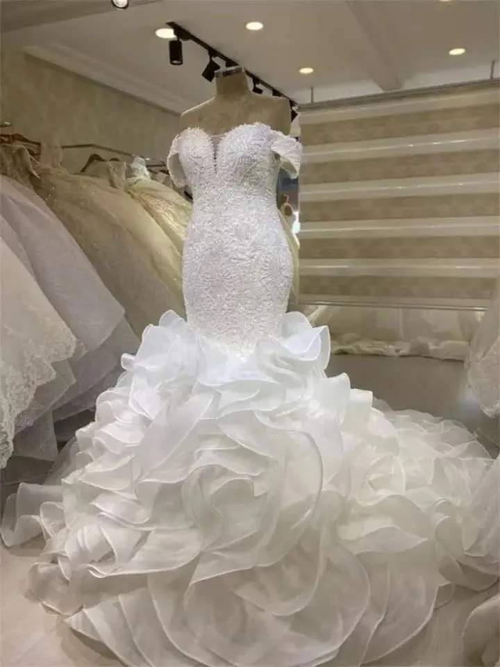 wedding dresses, one shoulder long sleeved studded fishtail wrap buttocks, sexy and slimming tail style, spring