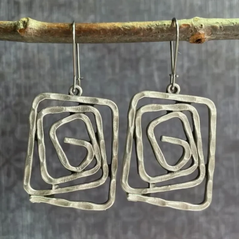 Fashion Simple Metal Spiral Geometric Dangle Earrings Women's Popular Creative Pendant Earrings Retro Party Jewelry Accessories