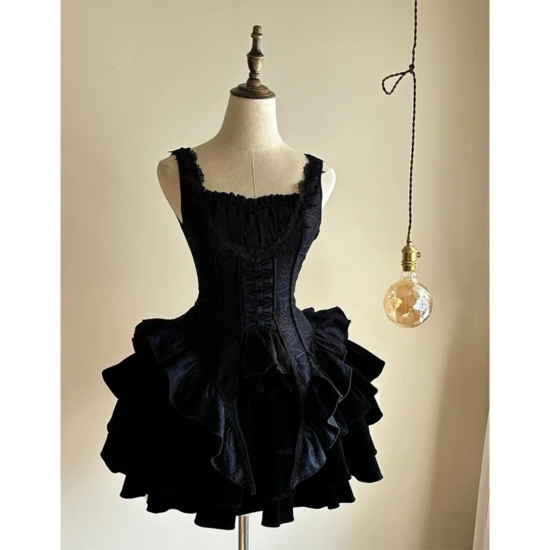 

Retro Hepburn Wind Black Sling Fishbone Waist Trimming Ruffles Dress