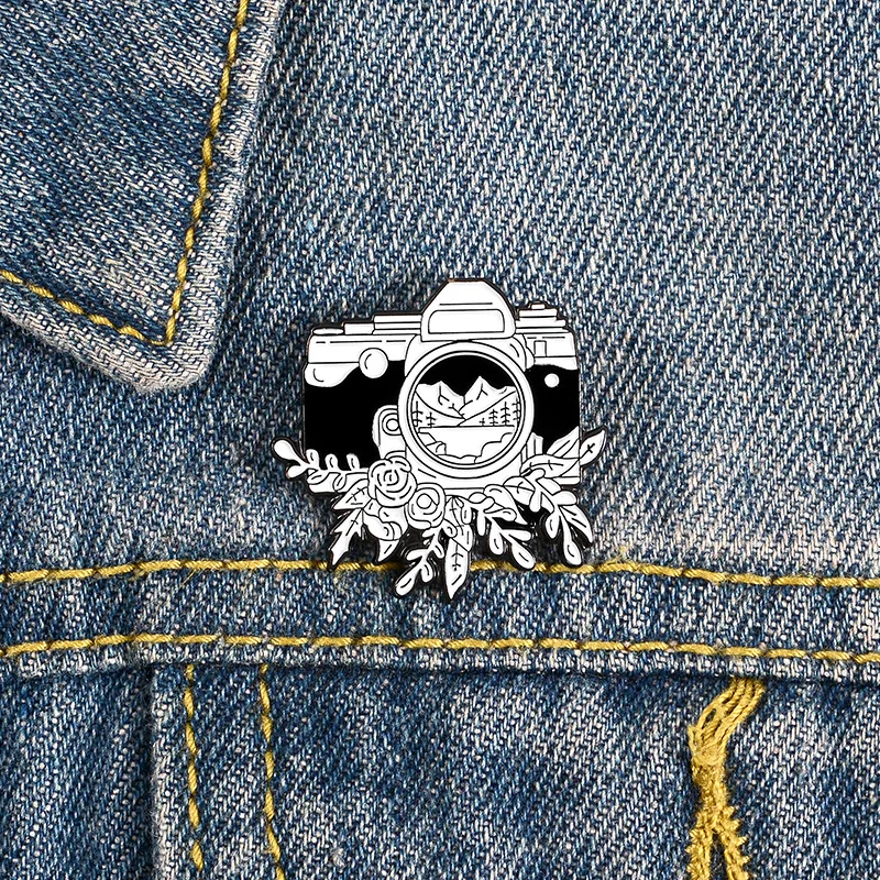 Exquisite Color Camera Brooch VCR Brooch Outdoor Travel Series Alloy Clothing Accessories Backpack Brooch Badge Lapel Pins