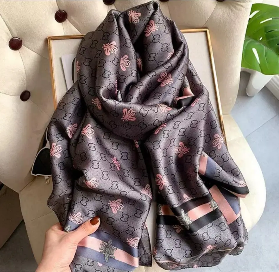 Women\'s boutique fashion scarf luxury shawl printed square towel beach scarf cover package floral printed headscarf