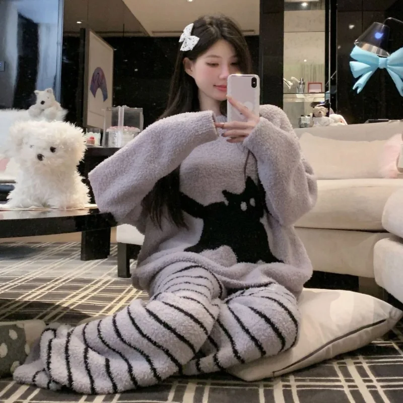 

Женский осенне-зимний комплект домашней одежды из мягкого утолщенного кораллового флиса с новым полуфлисовым пижамным рисунком черного кота в полоску