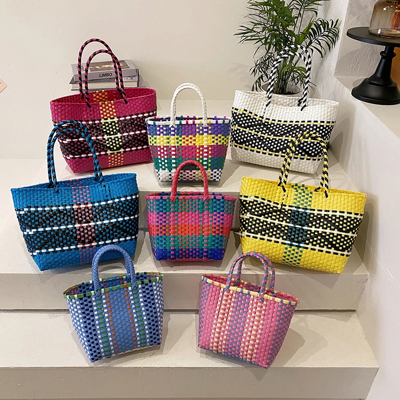 2023 Handmade Woven Portable Handbag Large Capacity Plastic Tote Bag Summer Beach Travel Holiday Shopping Bag Contrasting Colors