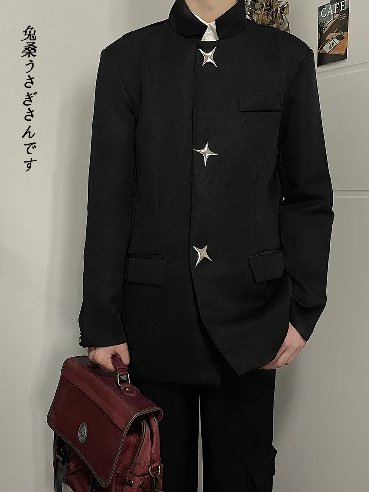 

New Chinese Sle Men's Suit Jaet Zhe Jin Stand Collar Western Clothes Metal Bule oulder Pad High School Casual Coat