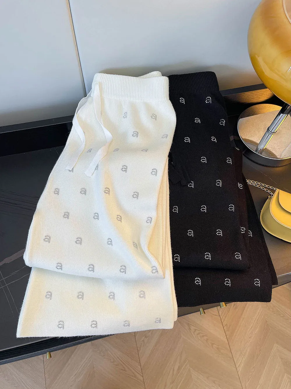 

Ele Мягкие блестящие трикотажные брюки женские с высокой талией повседневные свободные прямые брюки длиной до пола осень-зима для похудения...