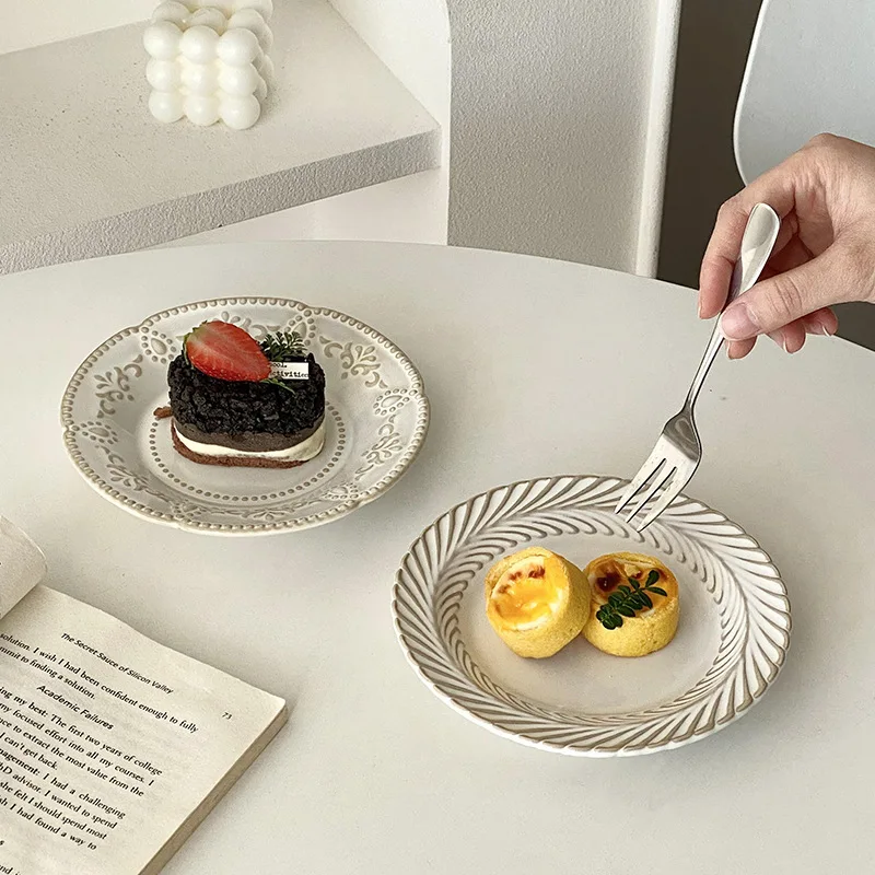 French Vintage Relief Ceramic Plate Glazed Dessert Tray for Cake/Bread/Steak, High-End Kitchen Tableware