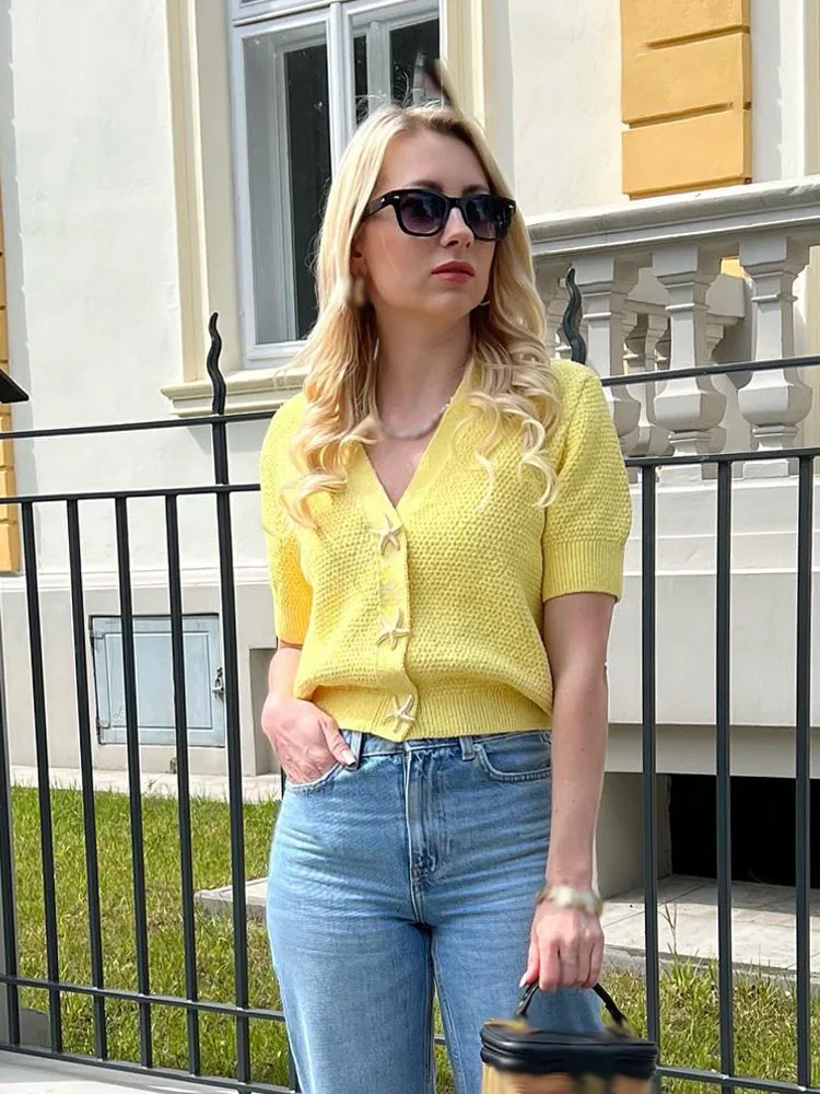 เสื้อครอปถักลายปลาดาวติดกระดุมแฟชั่นฤดูร้อนสำหรับผู้หญิง สไตล์เก๋ไก๋ คอวี แขนสั้น แจ็คเก็ตคาร์ดิแกน