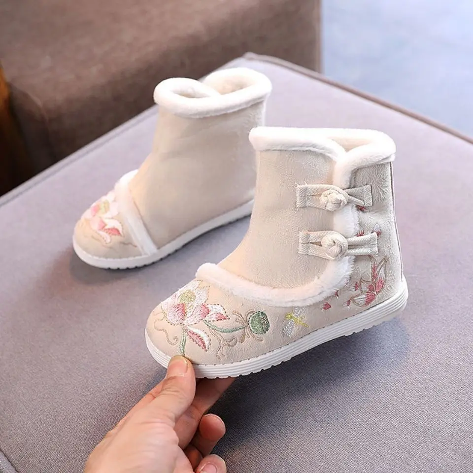 New embroidered children\'s winter shoes warm plush Christmas shoes baby casual shoes sports shoes girls thick-soled snow boots