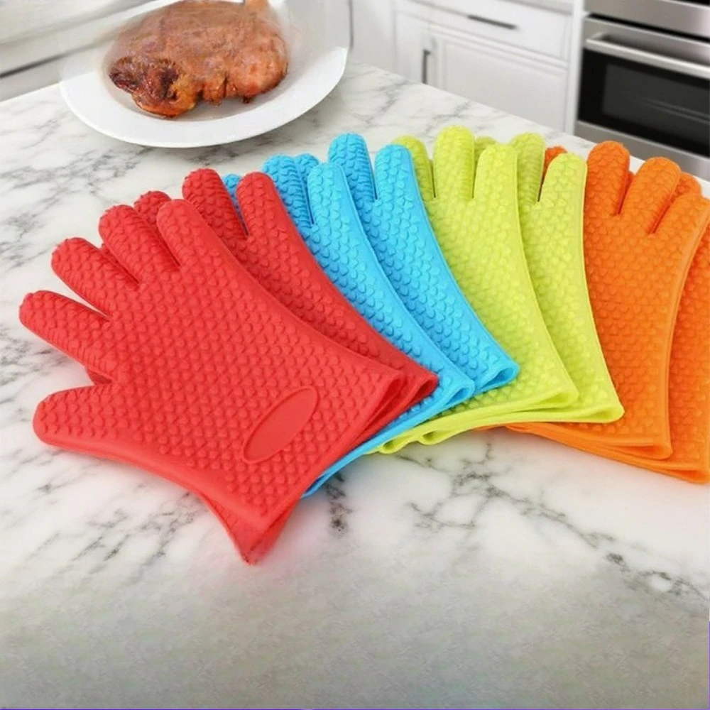 Heart-Shaped Regular Style Five-Fingered Silicone Heat-Insulating Gloves - Heat-Resistant for Baking Oven & Microwave