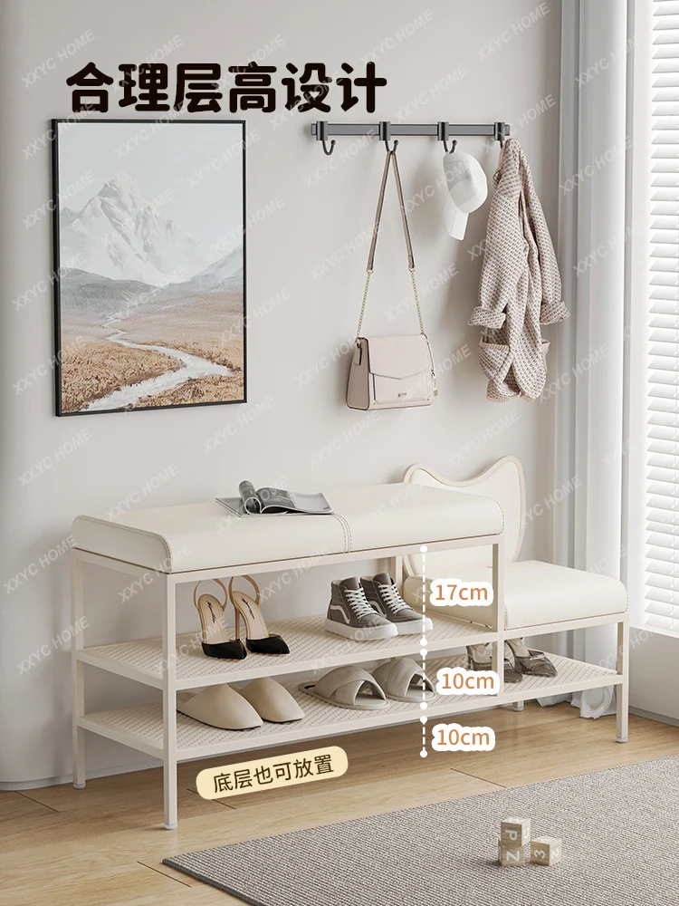 You can sit at the door of the shoe change stool,  cabinet sits in an integrated cream wind strip,