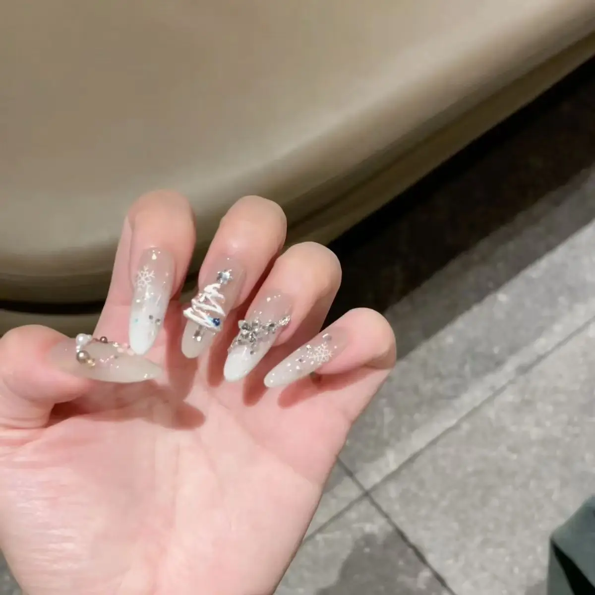 10 قطعة اليدوية طويلة البيضاوي الصحافة على الأظافر عيد الميلاد القط العين ندفة الثلج حجر الراين تصميم الحلو الأظافر وهمية يمكن ارتداؤها رسومات أظافر الفتيات