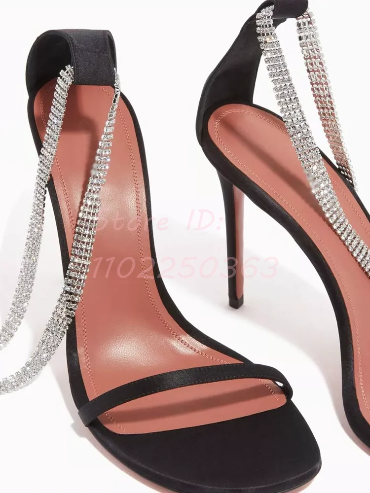 Kristall Knöchel riemen dünne Absätze Sandalen glatte Satin quadratische Zehen Strass Kreuz kette Stilettos Sandalen Frauen Kleid Schuhe 2024