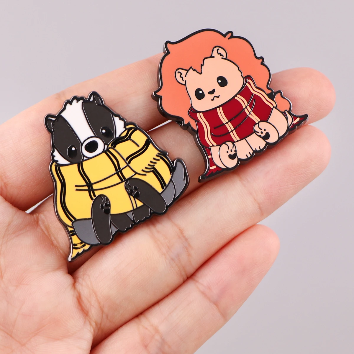 Broches do mundo mágico para mulheres, Série animal, Pin de esmalte duro, Emblema na mochila, Presentes clássicos, Brinquedos para crianças