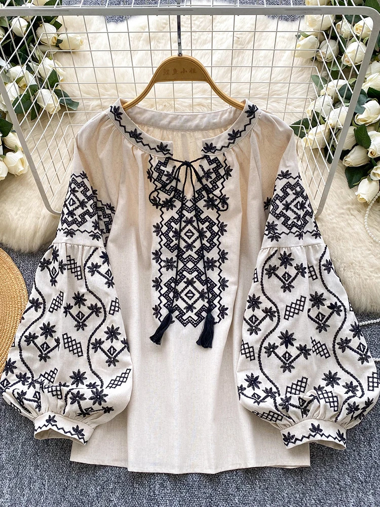 

Женская осенняя богемная блузка в стиле ретро с вышивкой на шнуровке с рукавами-фонариками и круглым вырезом, свободный повседневный пуловер из смеси хлопка и льна, женский топ