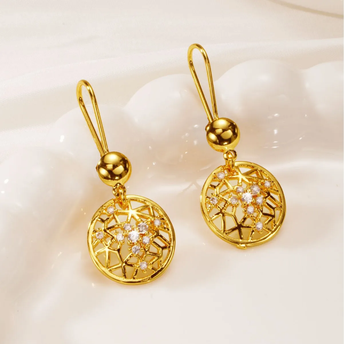 9999 gold fashionable and exquisite zirconia high-end hollow earrings for women. They won't fade in color for a long time.