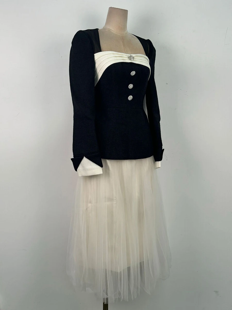 TWOTWINSTYLE التخسيس قطعتين مجموعات للنساء ساحة الرقبة طويلة الأكمام تقسم حبة أعلى المرقعة شبكة تنورة مجموعة الإناث الموضة