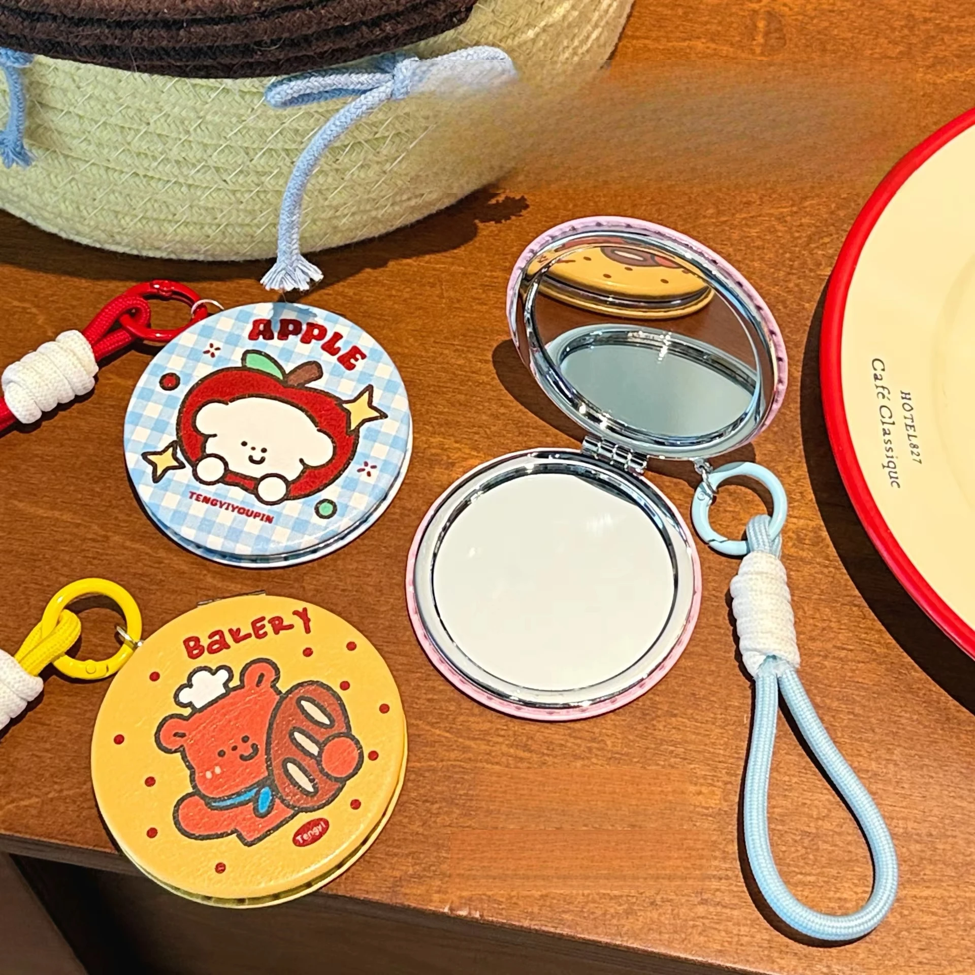 Compact Makeup Mirror Keychain Folding Portable Makeup Mirror Cartoon Folding Mirror Pu Leather For Travel Gift Handbag
