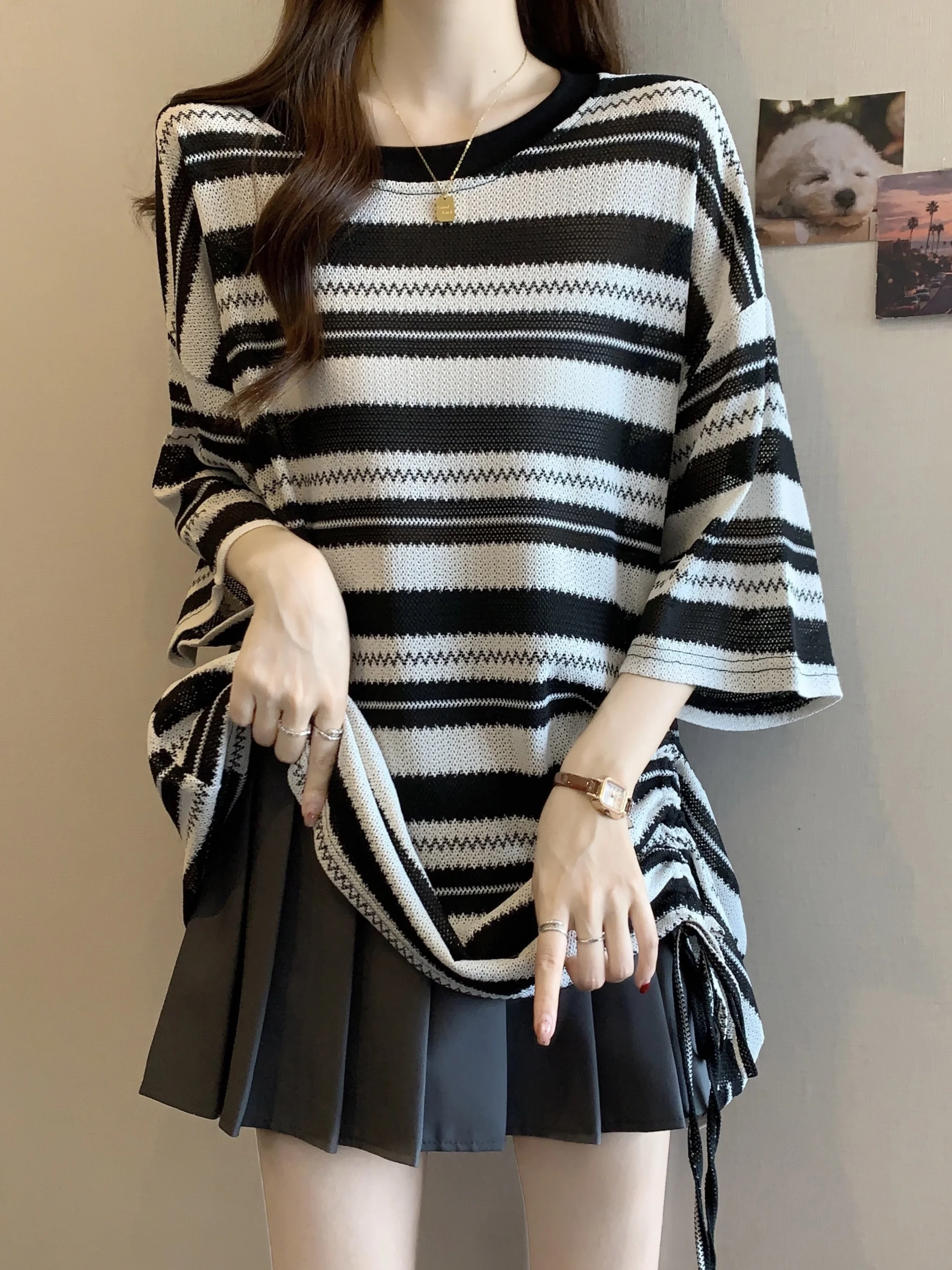 

Женская свободная футболка больших размеров из ледяного шелка с коротким рукавом, средней длины, с рукавами «летучая мышь», в полоску, летняя повседневная модель