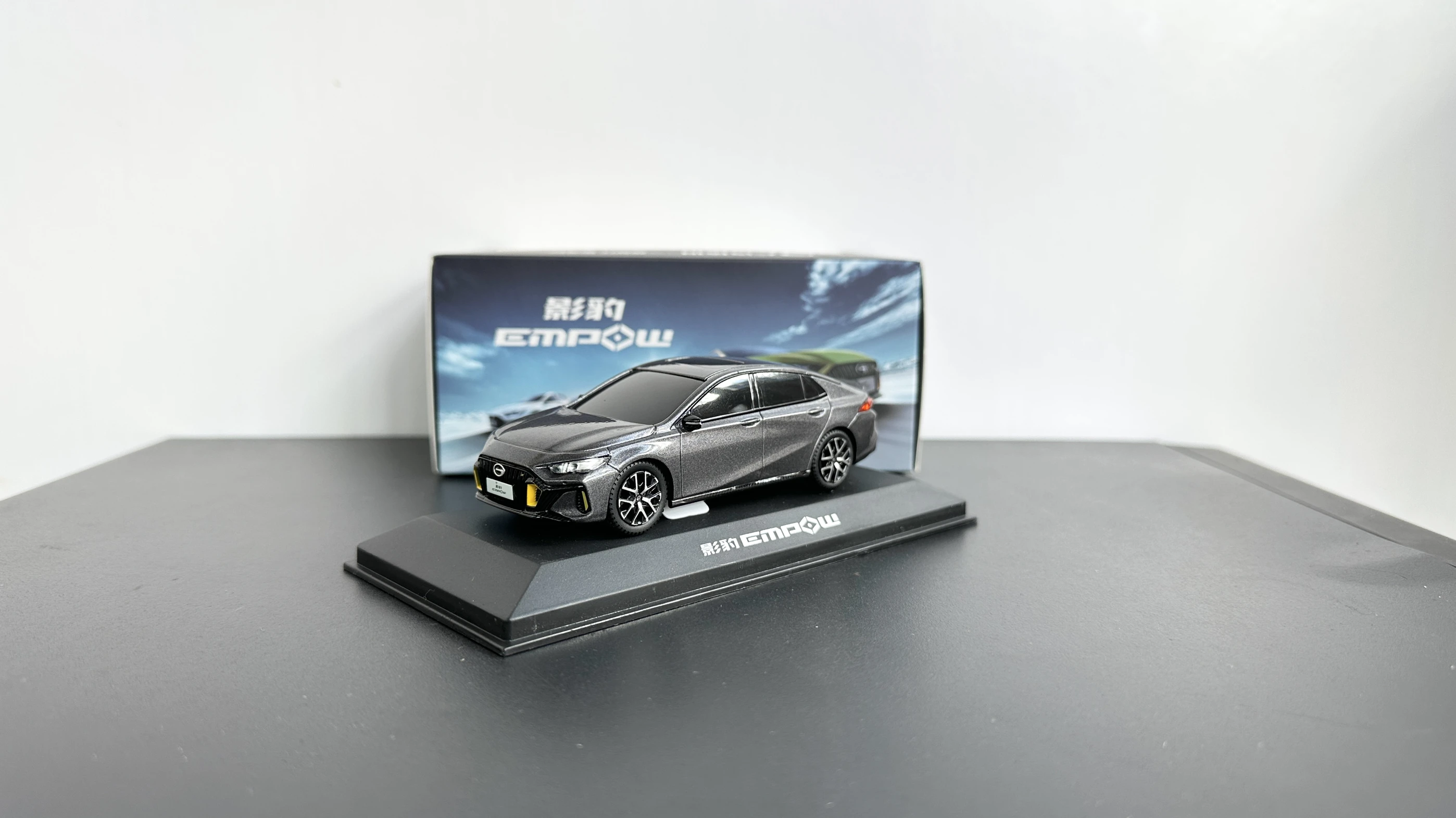 GAC Trumpchi، Yingbao، نموذج السيارة الأصلي 1:43 مجموعة نماذج السيارة المصنوعة من خليط معدني مع الضوء والصوت