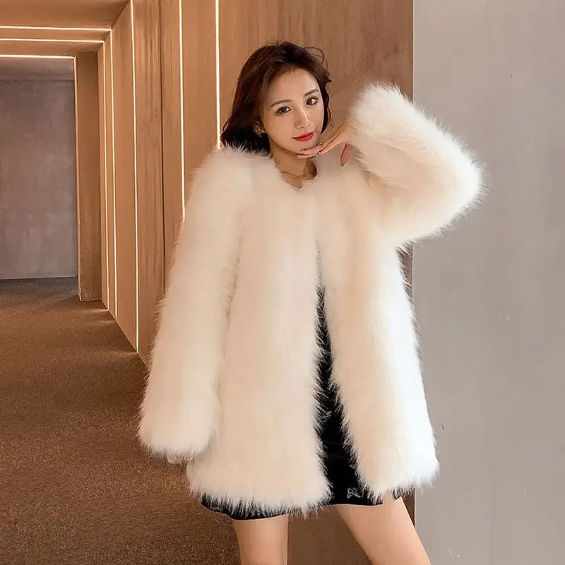 Winter Autumn Beautiful Women White Fuax Fur Coat Long Sleeves Round Neck