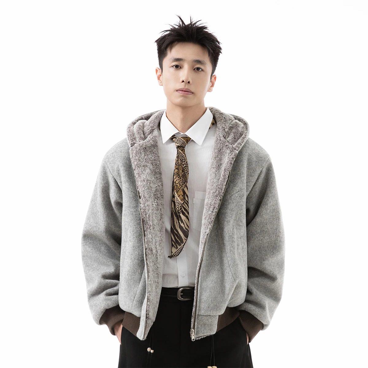 ملابس رجالية على الطراز الأمريكي بتصميم كلاسيكي على الوجهين سترات بقلنسوة من الفرو الصناعي للرجال لشتاء 2025 سترات جديدة مبطنة بالصوف دافئة بلون واحد #5