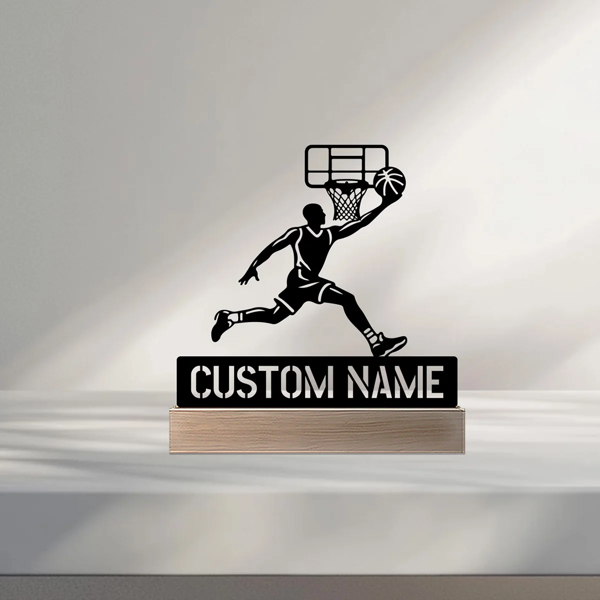 1pc Semplice esperto di basket Nome personalizzato Statua in metallo con base in legno Ornamento in ferro Scultura in latta Artigianato d'arte con base in legno