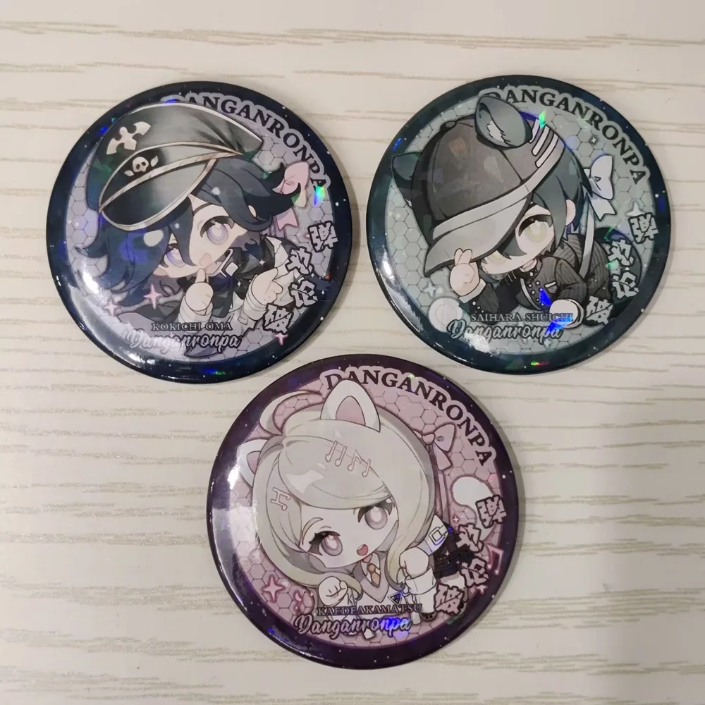 Juego Danganronpa versión Q figuras de Anime Yasuhiro Taeko Kokichi Oma insignia láser de Metal Saihara Shuichi lindo bolso decoración Pins juguete