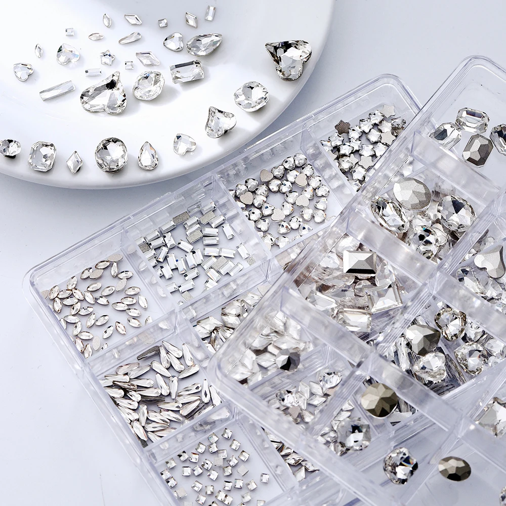 12 Gitter Mini-Diamanten mit Flachboden für Nagelkunst, Weiße Nagelrhinesteine für 3D-Nageldekorationen, Glitzer-Maniküre-Zubehör – Detail 10