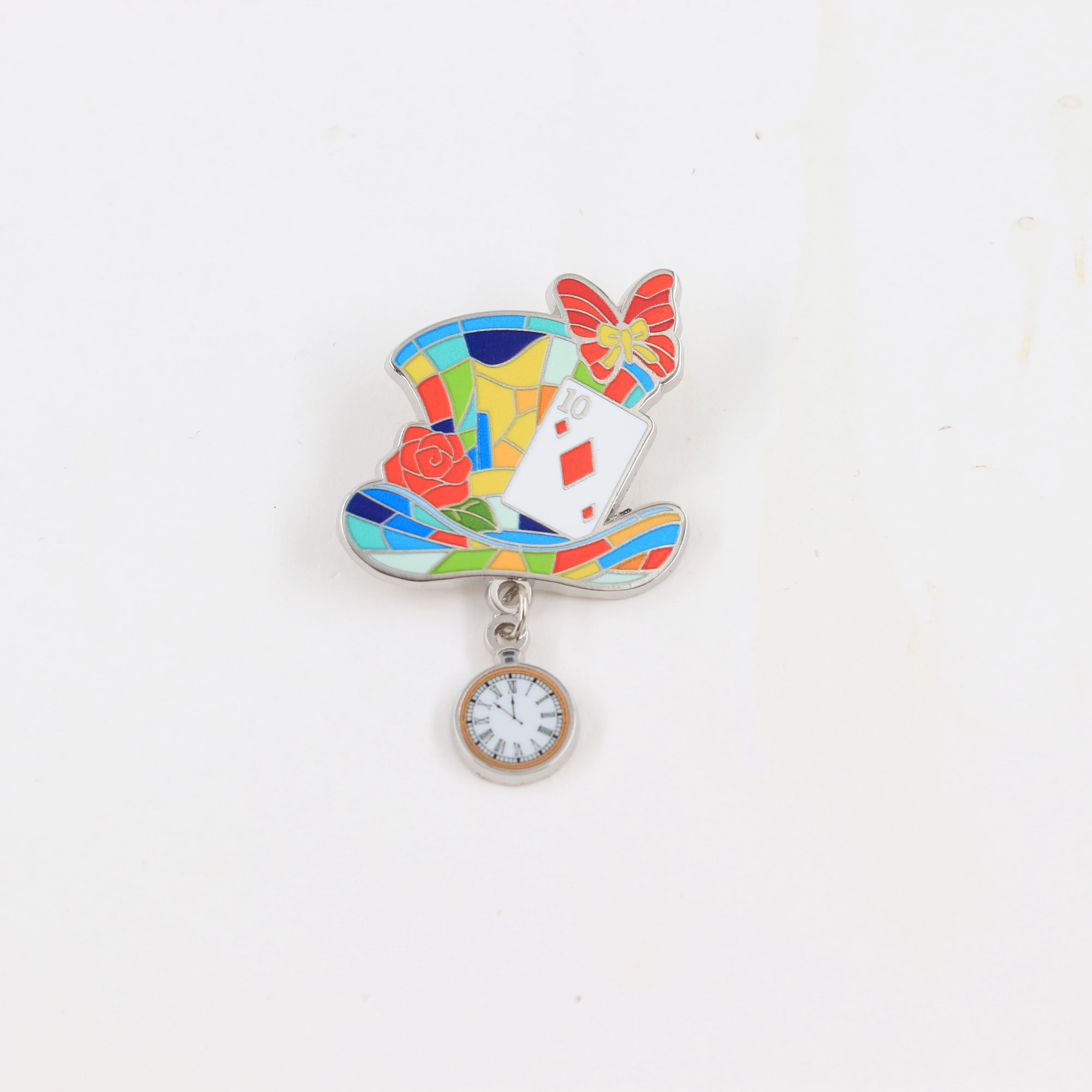 Bunte Pokerhut-Emaille-Pins, kreativer Zylinderhut mit hängender Taschenuhr, Broschen, Märchen-Abzeichen, Anstecknadel, Geschenk – Detail 10