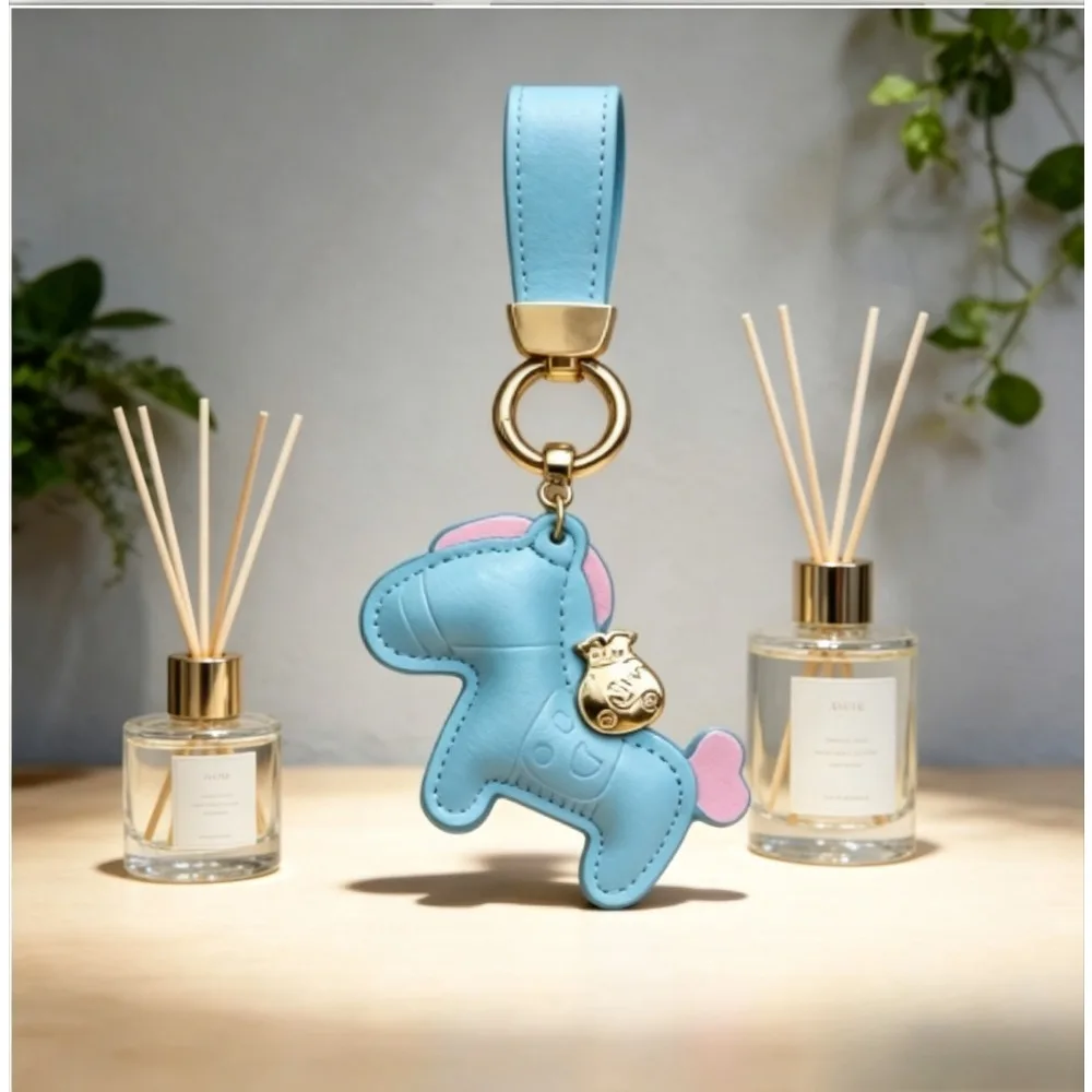 

Instant Money Hand Rope Key Buckle Chain Ring Light Luxury Leather Keyring Cartoon Pony Bag Keychain Small Pendant Small Gift