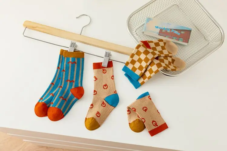 Vintage karierte gestreifte Kinder-Crew-Socken, weiche, atmungsaktive Baumwolle, Retro-geometrische Socken für Jungen und Mädchen, Alltagssocken für die Schule und Freizeit – Detail 3