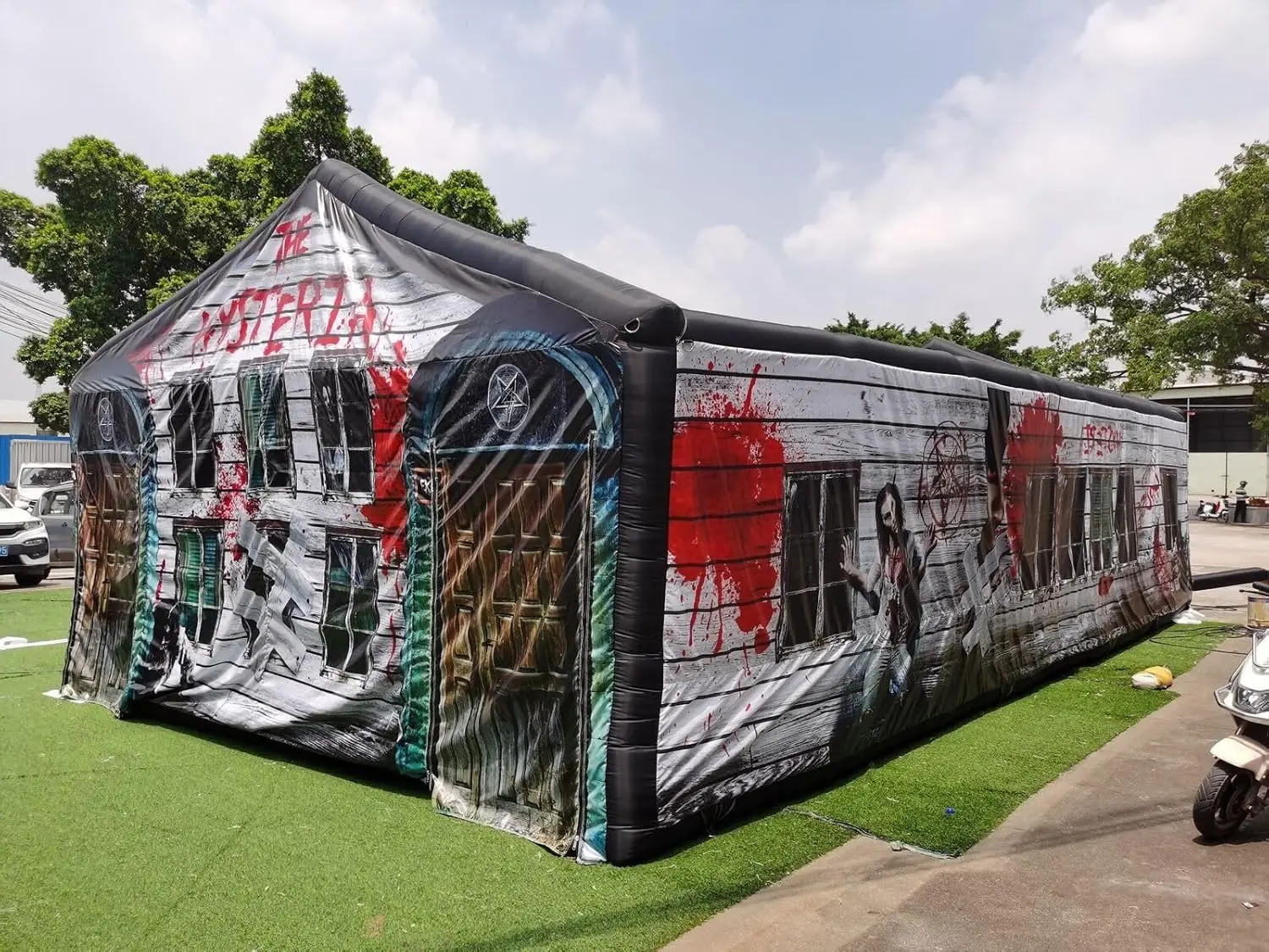 Gigantisch opblaasbaar spookhuis doolhofspel 10x5x3,5m formaat, perfect voor Halloween-labyrintfeesten en leuke evenementen