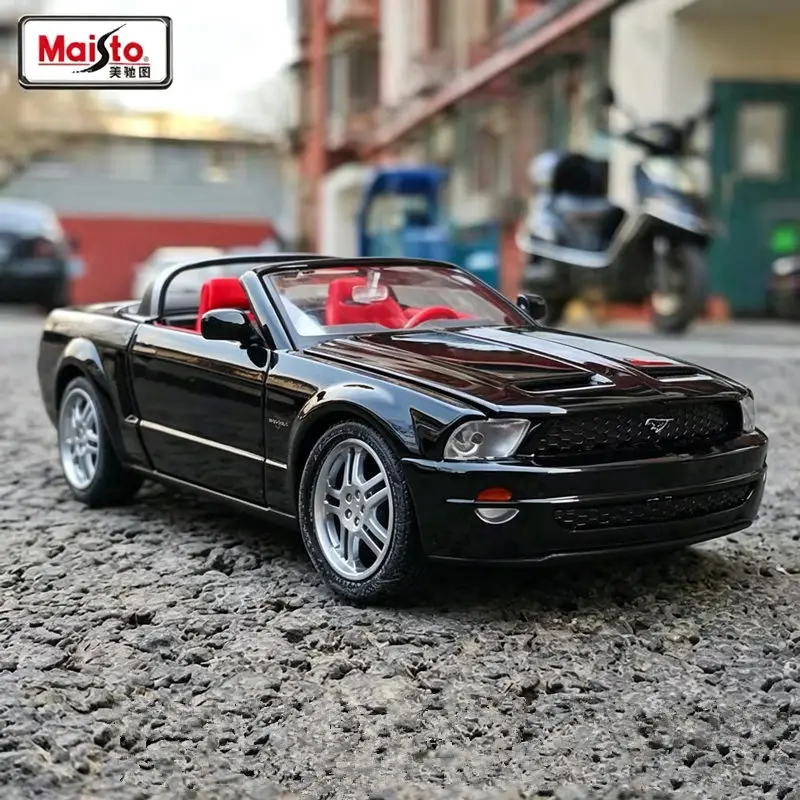 Maisto 1:24 Ford Mustang GT Roadster, Modelo de Auto Deportivo de Aleación, Auto de Carreras de Metal, Modelo de Vehículo de Simulación Coleccionable