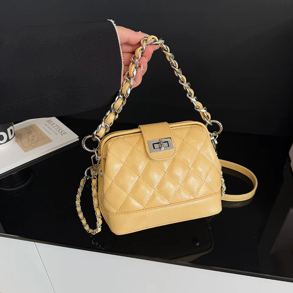 

2025 Modern Mini Leather Crossbody Bag for Women Adjustable Chain Strap Purse Shoulder Bag for College Girls Weekend Night Party