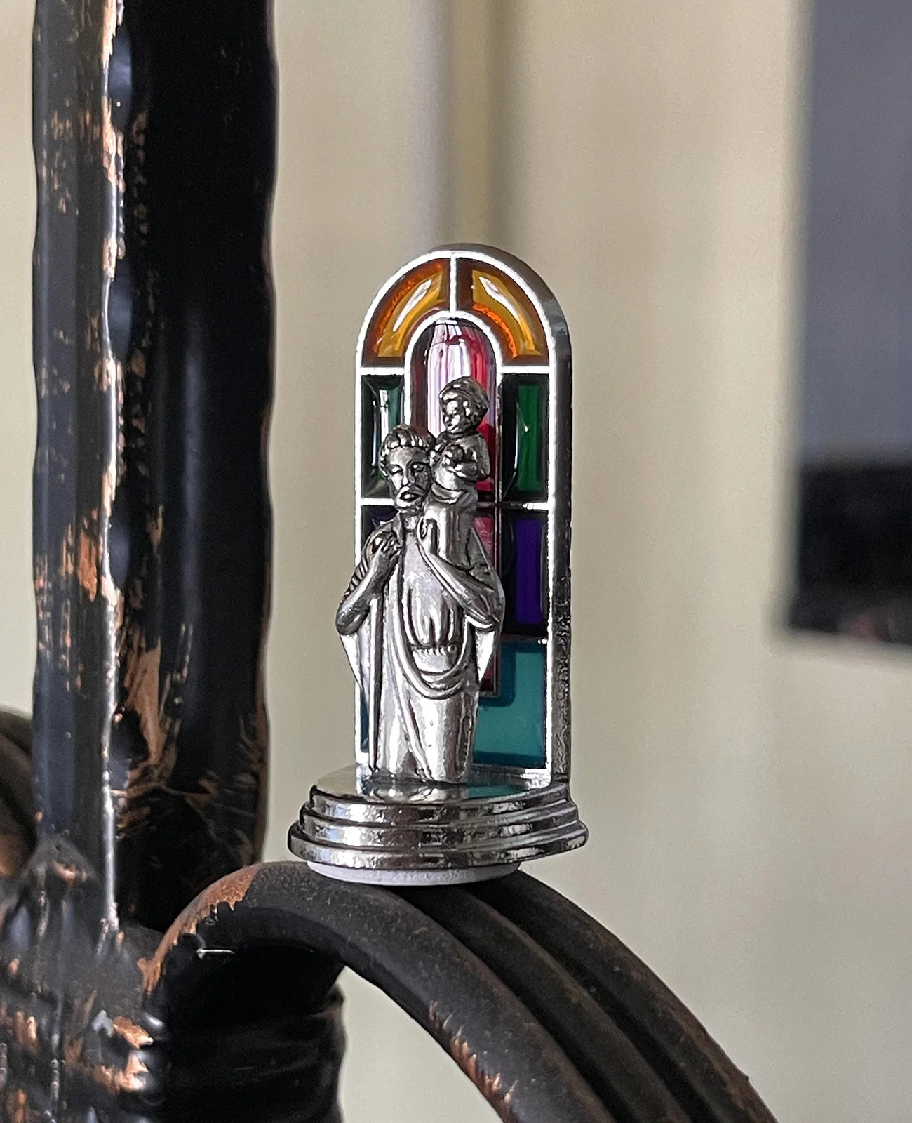 Religious Icon Mini Figurines St.Christoper Statue with Pastable Base Church Stained Window Background Home Decor Car Ornament