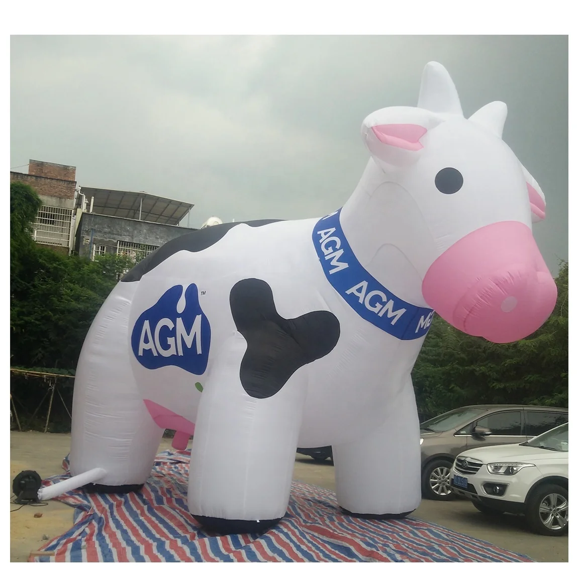 

wholesale Custom advertising life size likely inflatable milk cow