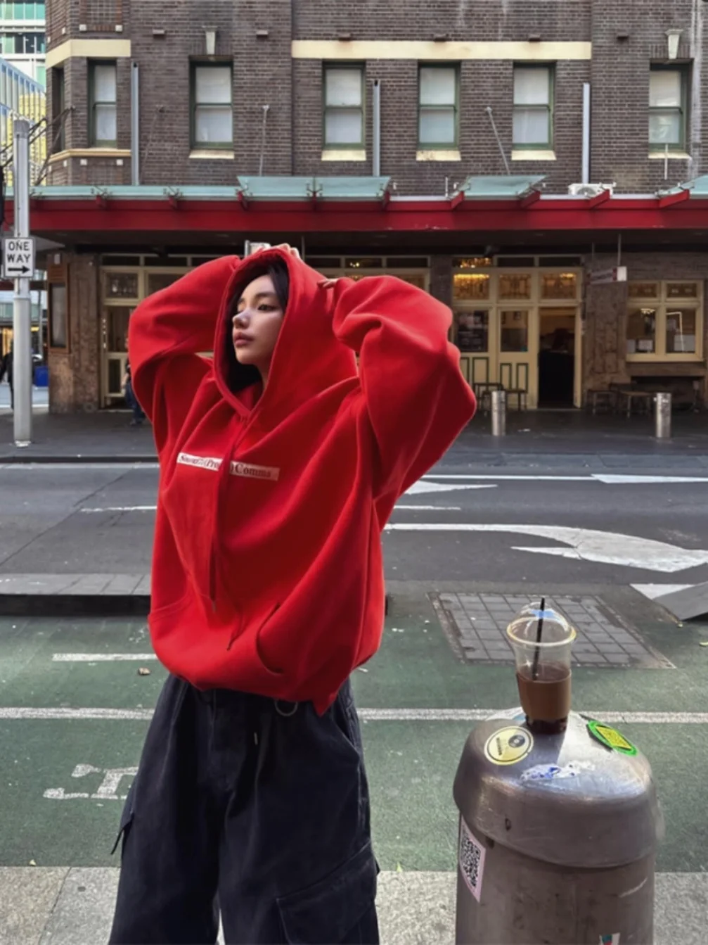 

Американская ретро-толстовка с капюшоном для пар, с красным принтом, в уличном стиле, свободного кроя, из хлопка, с длинными рукавами