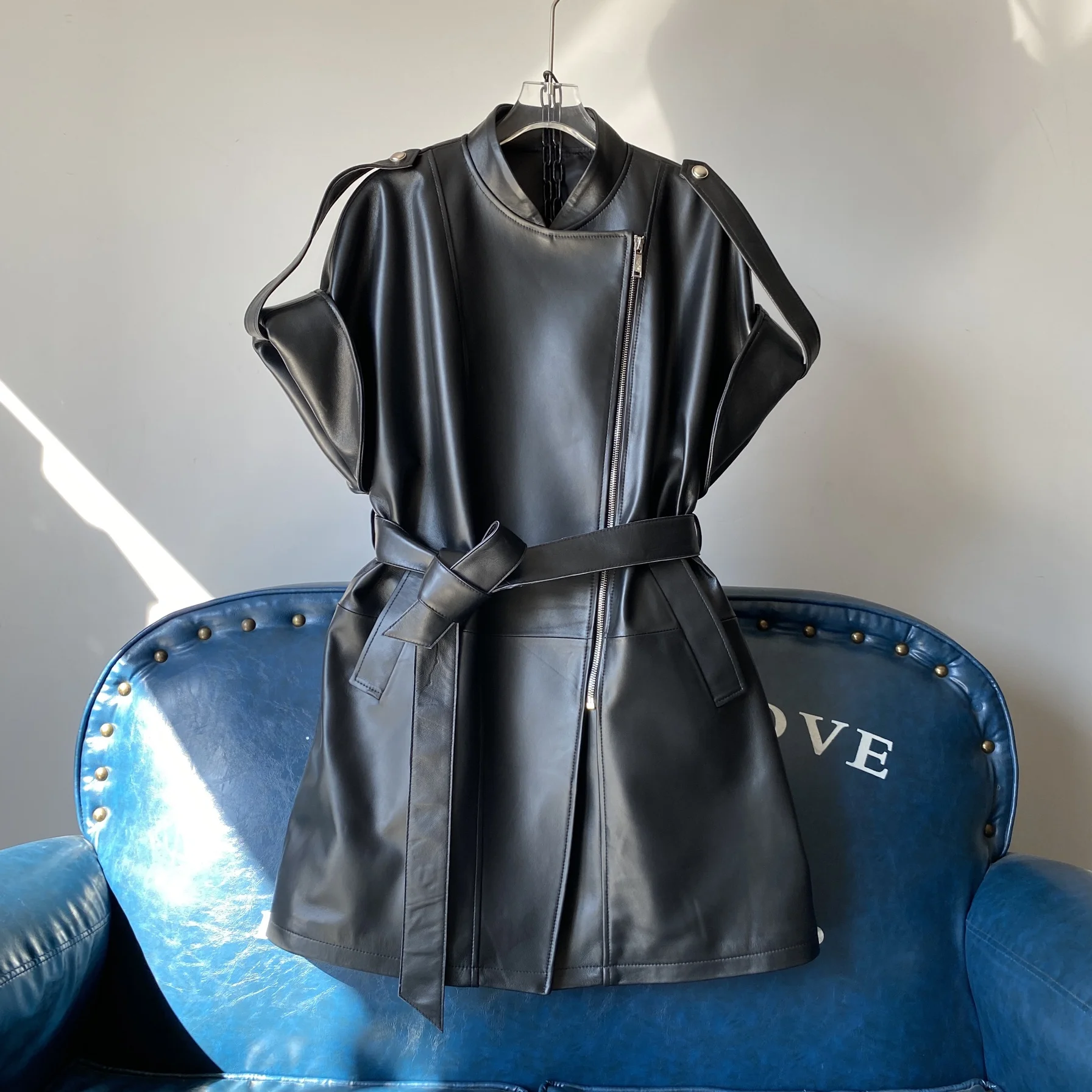 

Spring 2025 Women's Leather Jaet Dr Medium Length Real Leather Waist Cinch ort Sve eepskin Stand Collar Coat Dr