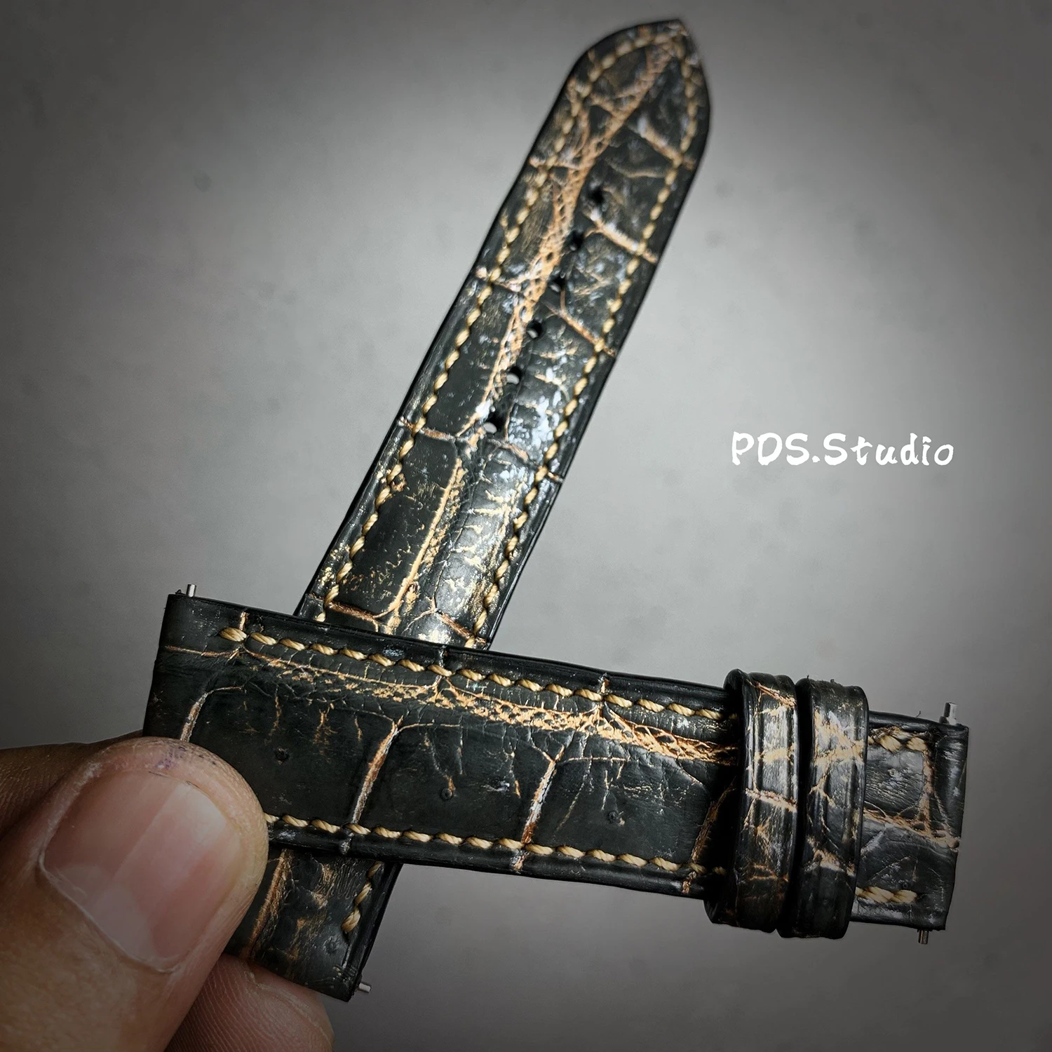 HANDMADE CUSTOM AMERICAN RETRO BLACK-GOLD ALLIGATOR LEATHER MATTE SWEAT-RESISTANT SOFT PIN BUCKLE WATCH STRAP
