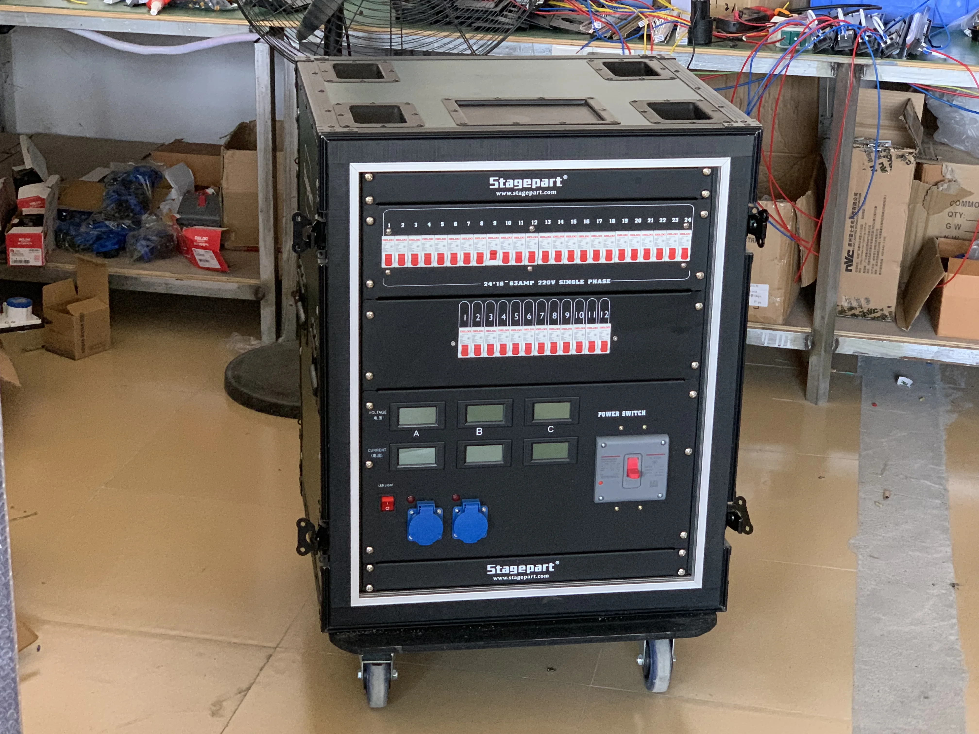 Multi Electrical Equipment 12x 16A CEE 3pin and 4x Socapex Output 36CH CEE Power Rack 5P 400A Stage Power 14U Distribution Box