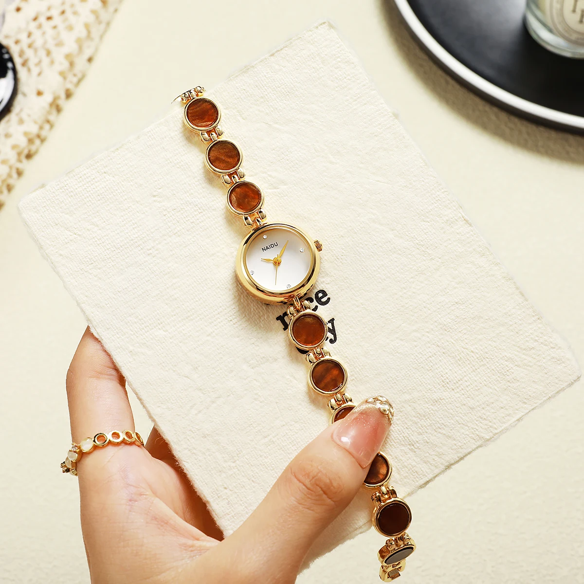 Luxury Women's Bracelet Watch Gold Color Round Dial Faux Shell Stone Band Analog Wristwatch Elegant Jewelry Gift for Ladies