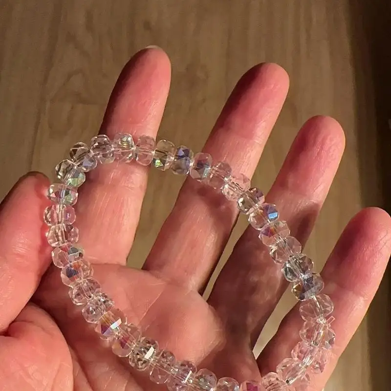 Superglänzendes, facettiertes, irisierendes Kristallarmband, luxuriöser, eleganter Handschmuck, perfekt passendes Perlenarmband für Frauen und beste Freundinnen. – Detail 4