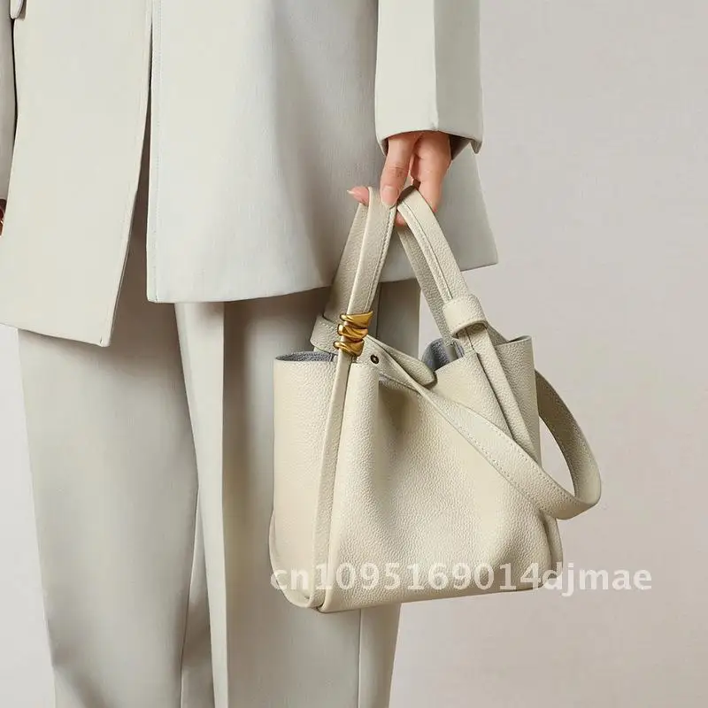 

Women's Genuine Leather Shoulder Bucket Bag Street Fashion Autumn Winter All-match Vegetable Basket Handbag with Lock