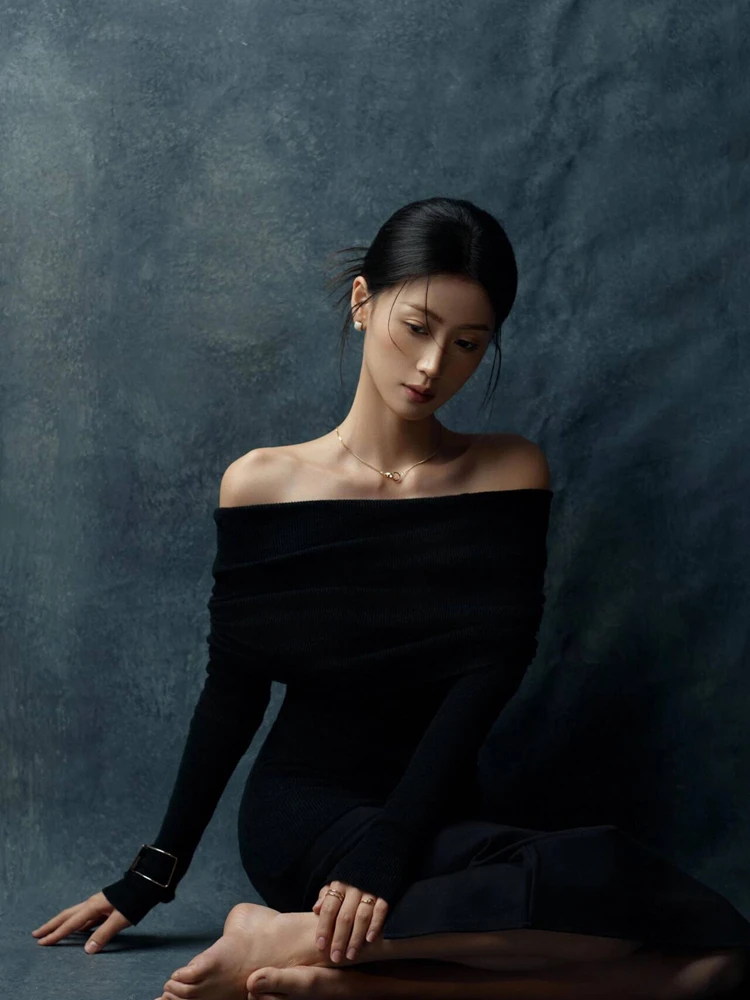 

2026 New Fashion Studio Portrait Minimalist Style Art Photo Shoot Clothing Personal Mood Atmosphere Sensation Photography Studio