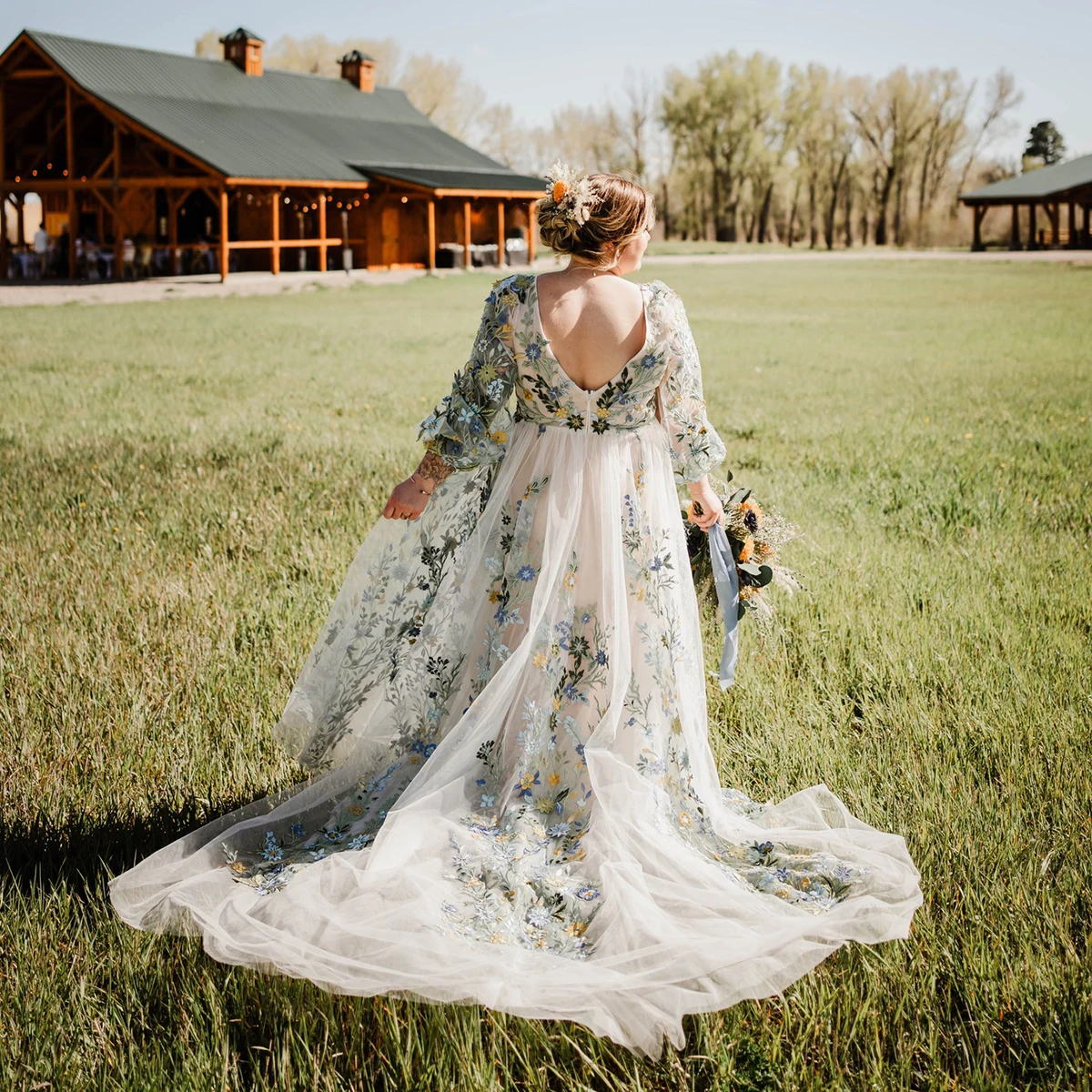 Vestido de novia verde con mangas largas de obispo, talla grande, Espalda descubierta, flor bordada, hecho a medida, tren de cepillo, cuello en V, vestidos de novia