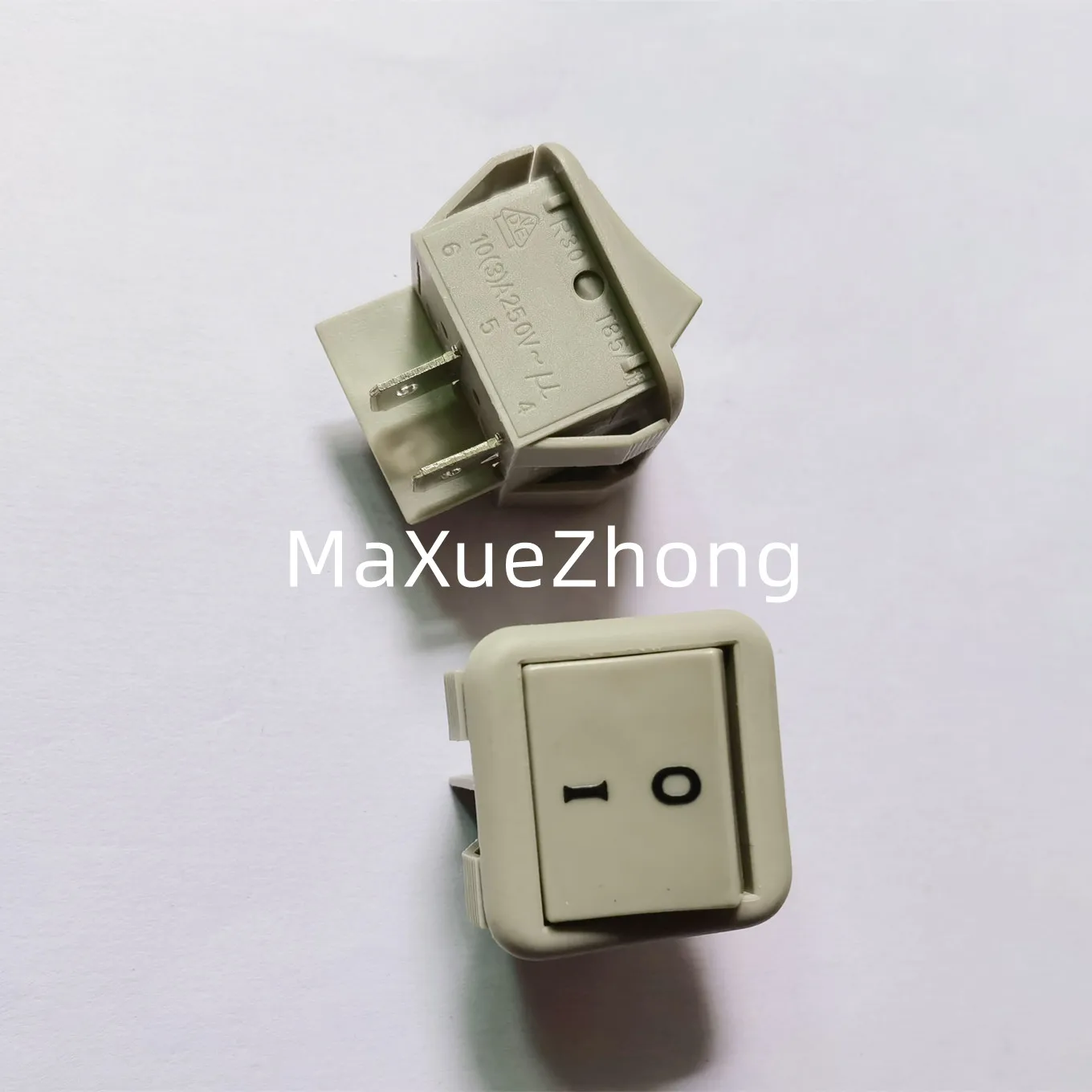 

Original new 100% import rocker switch warpage switch aging equipment test switch 4pin grey R30-22C-44 10A250V 15A125VAC