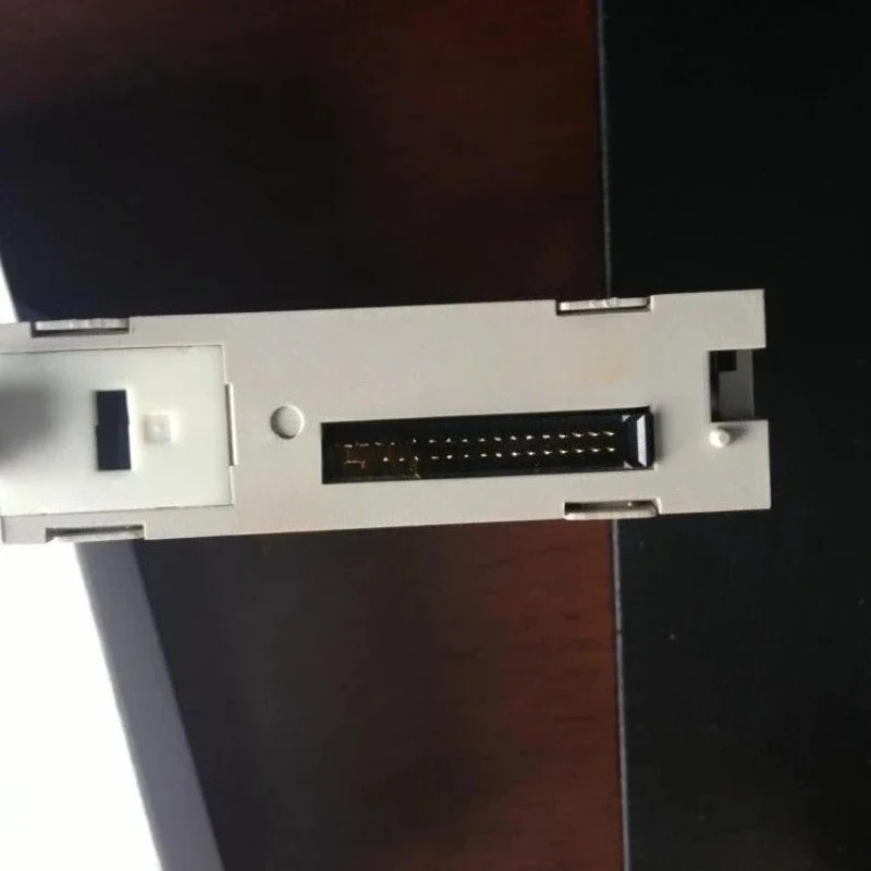 وحدة C200H-OC225 0c225 جديدة تمامًا