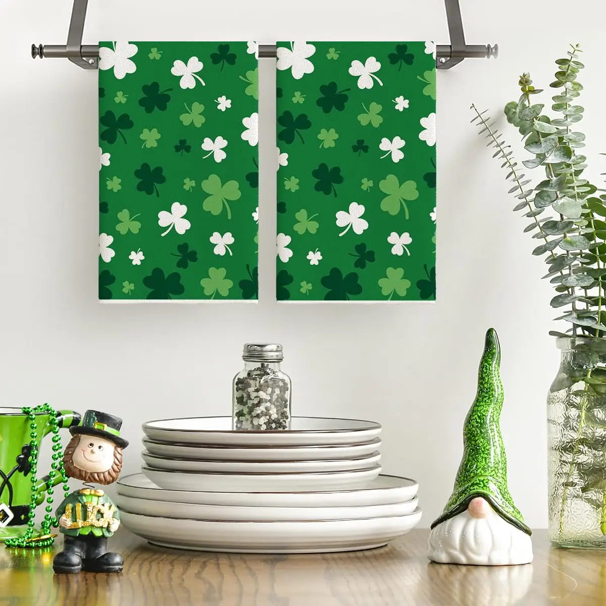 Artoid Mode Green Clover Shamrock St. Patrick's Day Kitchen Towels Dish Towels, Farmhouse Holiday Spring Decoration Hand Towels